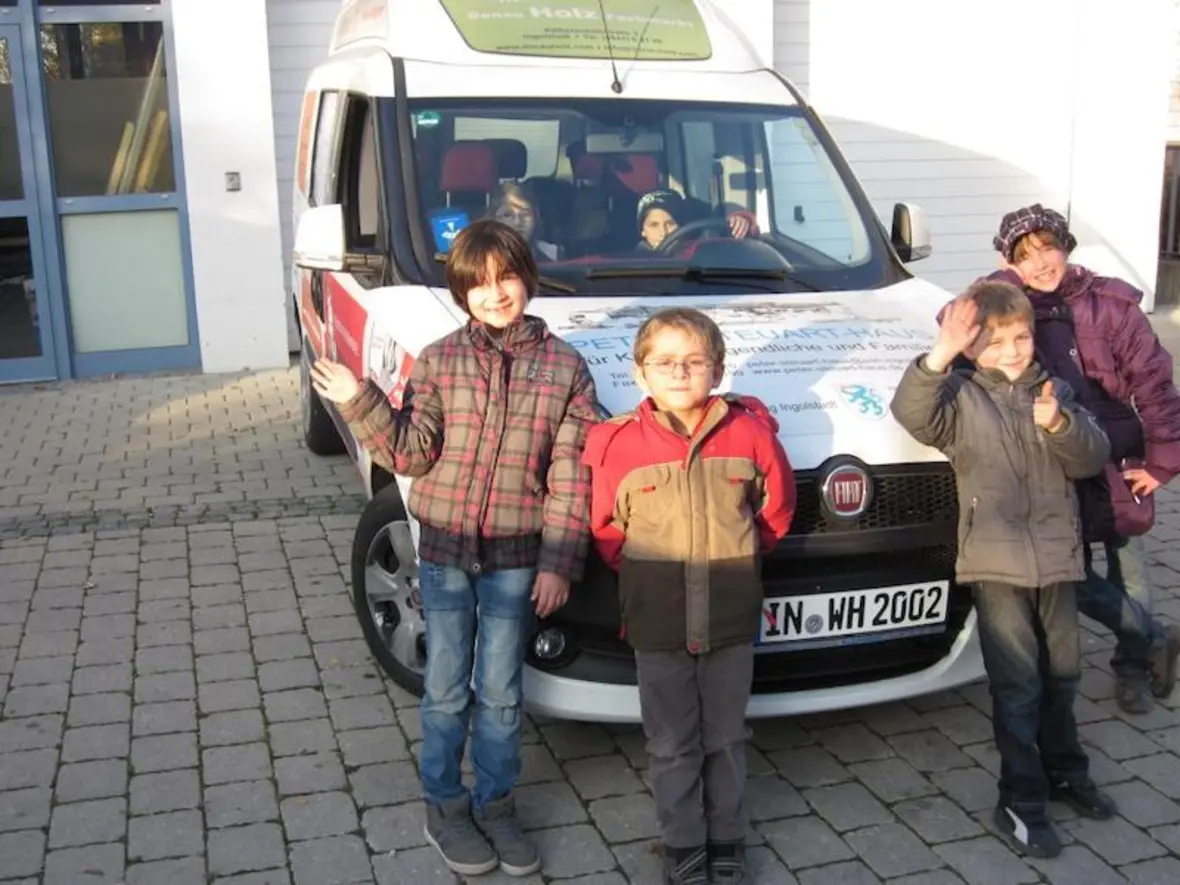 kinder-peter-steuert-haus